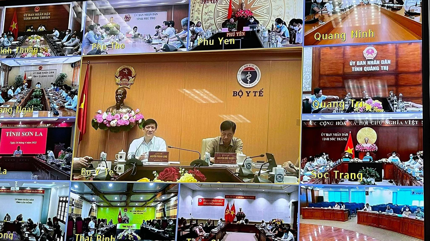 Bộ trưởng Bộ Y tế nêu thực trạng đã gần nửa tháng triển khai nhưng hiện tốc độ tiêm cho trẻ 5 đến dưới 12 tuổi còn chậm. "Đây là điều chúng tôi trăn trở. Đề nghị các địa phương phải đẩy nhanh tiến độ tiêm cho trẻ", Bộ trưởng nói. Bộ trưởng Bộ Y tế nêu thực trạng đã gần nửa tháng triển khai nhưng hiện tốc độ tiêm cho trẻ 5 đến dưới 12 tuổi còn chậm. "Đây là điều chúng tôi trăn trở. Đề nghị các địa phương phải đẩy nhanh tiến độ tiêm cho trẻ", Bộ trưởng nói.