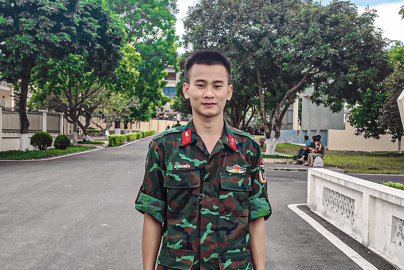 Lê Văn Chiến trong trang phục áo lính tại đơn vị k680, Cục Quân khí, Tổng cục Kỹ thuật. Ảnh NVCC. Lê Văn Chiến trong trang phục áo lính tại đơn vị k680, Cục Quân khí, Tổng cục Kỹ thuật. Ảnh NVCC.