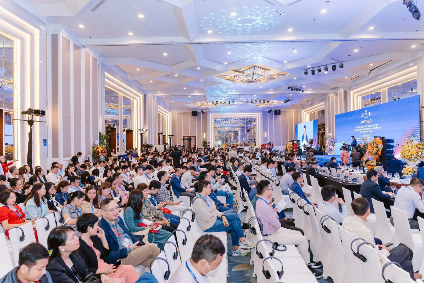 Hội nghị thu hút đông đảo các chuyên gia ung thư trong và ngoài nước. Hội nghị thu hút đông đảo các chuyên gia ung thư trong và ngoài nước.