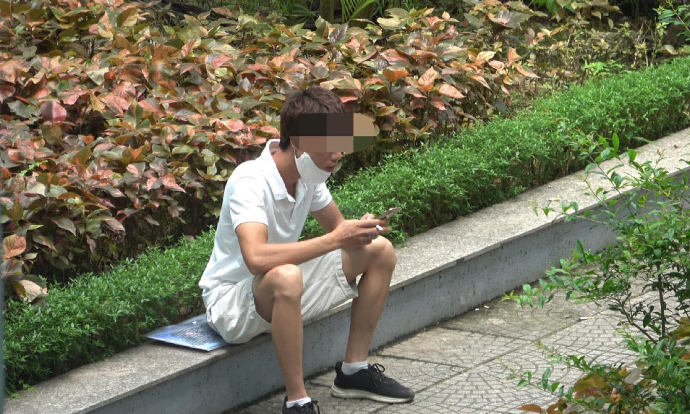 Anh N. bị xử phạt 2 triệu vì không đeo khẩu trang đúng quy định tại BV K