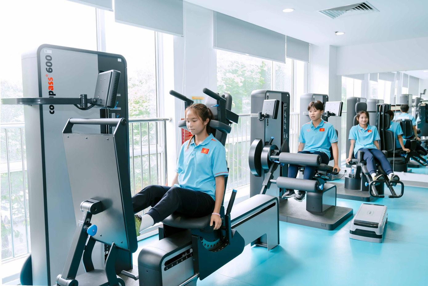 Tuyển thủ bóng đá nữ Quốc gia trải nghiệm tập phục hồi chức năng tại Trung tâm