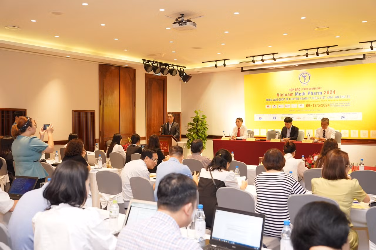 Ban Tổ chức Triển lãm Quốc tế chuyên ngành Y Dược Việt Nam lần thứ 31 trả lời câu hỏi của báo chí