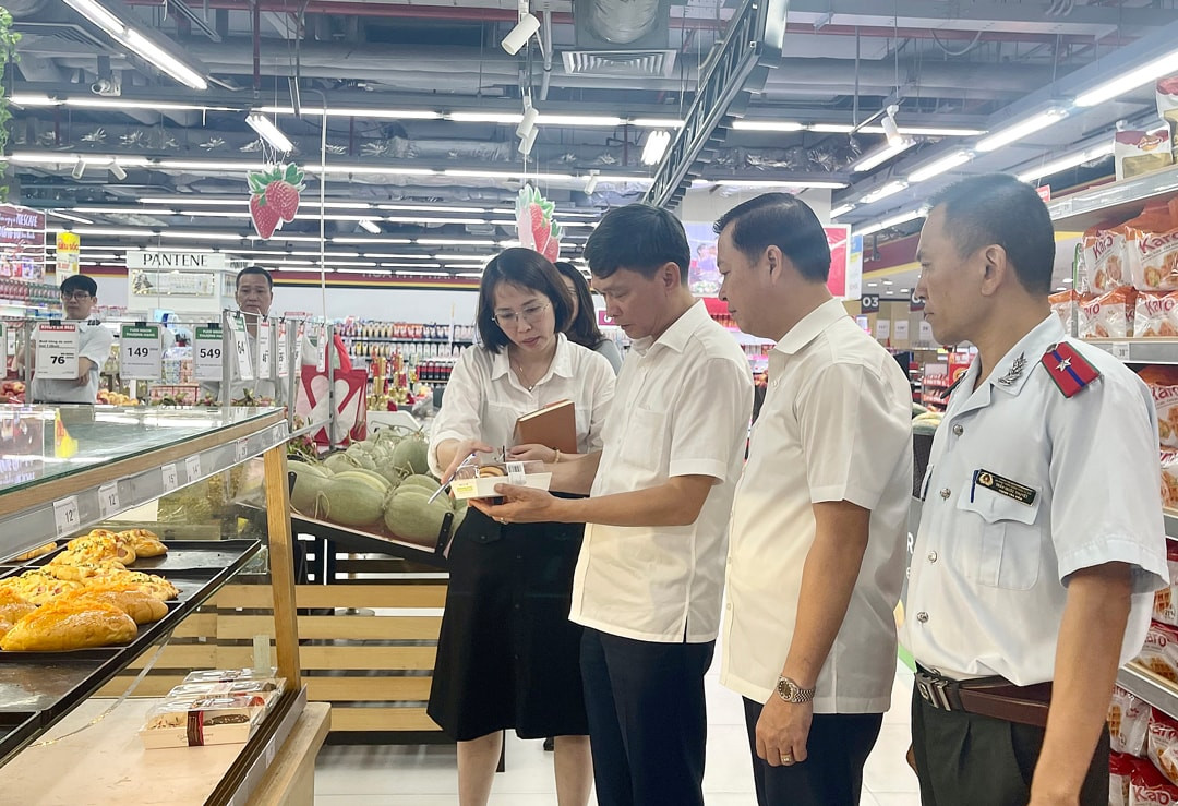 Đoàn kiểm tra liên ngành số 1 của thành phố Hà Nội kiểm tra an toàn thực phẩm