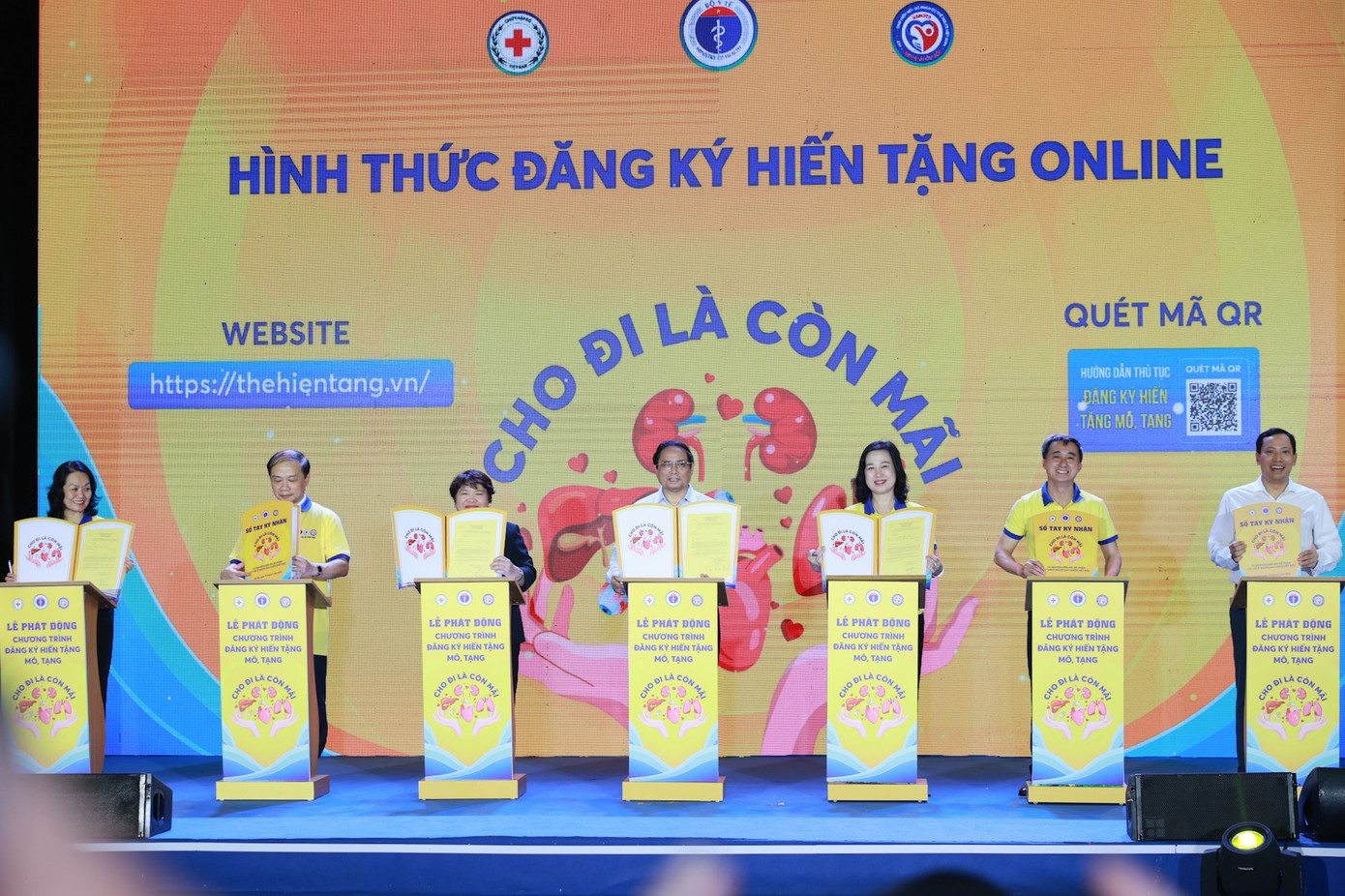 Thủ tướng cùng các đại biểu tại lễ phát động Thủ tướng cùng các đại biểu tại lễ phát động