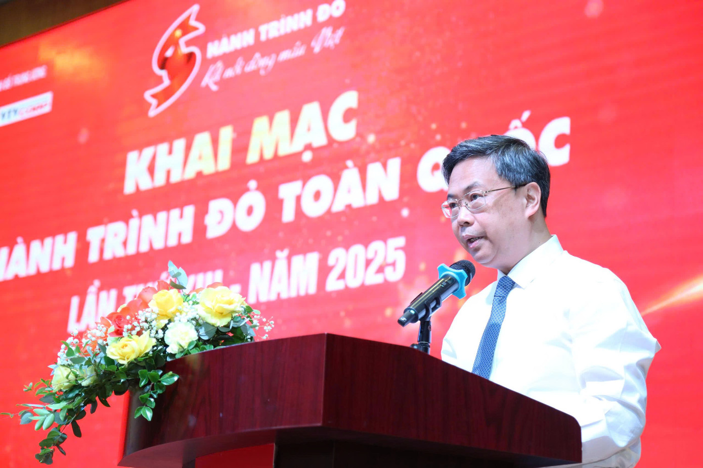 PGS.TS Nguyễn Hà Thanh, Viện trưởng Viện Huyết học – Truyền máu Trung ương tri ân những người hiến máu. PGS.TS Nguyễn Hà Thanh, Viện trưởng Viện Huyết học – Truyền máu Trung ương tri ân những người hiến máu.