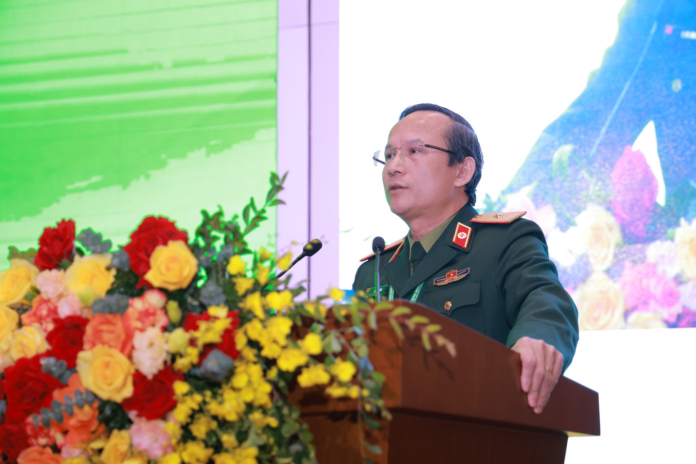 Đại tá, PGS.TS Lê Hữu Song - Giám đốc Bệnh viện Trung ương Quân đội 108 phát biểu tại hội thảo. Đại tá, PGS.TS Lê Hữu Song - Giám đốc Bệnh viện Trung ương Quân đội 108 phát biểu tại hội thảo.