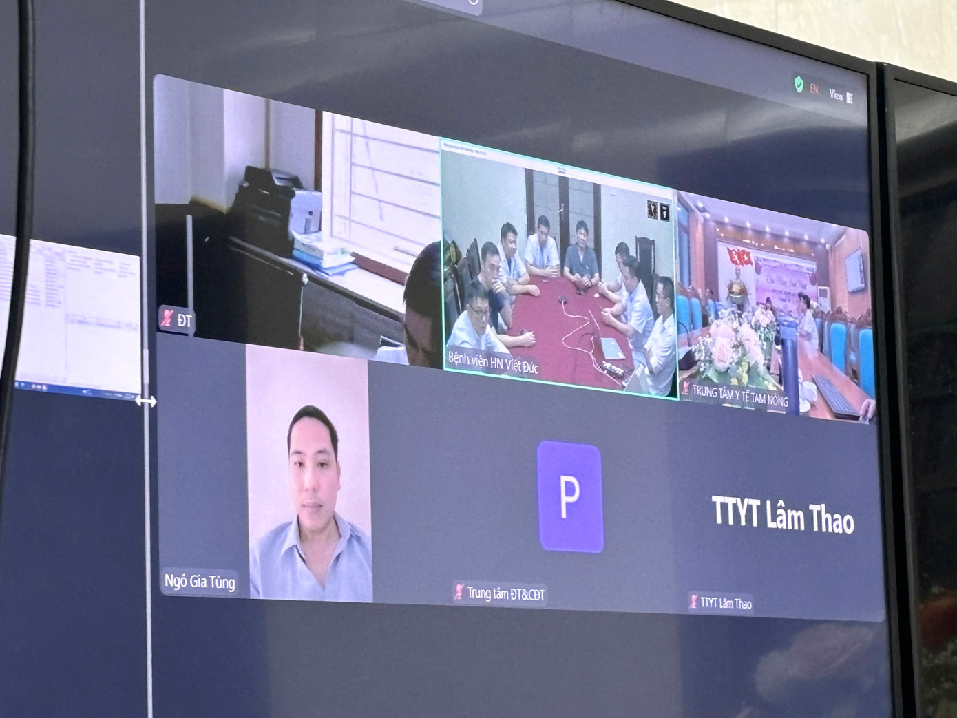 Các đầu cầu trực tuyến hội chẩn điều trị nạn nhân vụ sập cầu Phong Châu (Phú Thọ). Các đầu cầu trực tuyến hội chẩn điều trị nạn nhân vụ sập cầu Phong Châu (Phú Thọ).