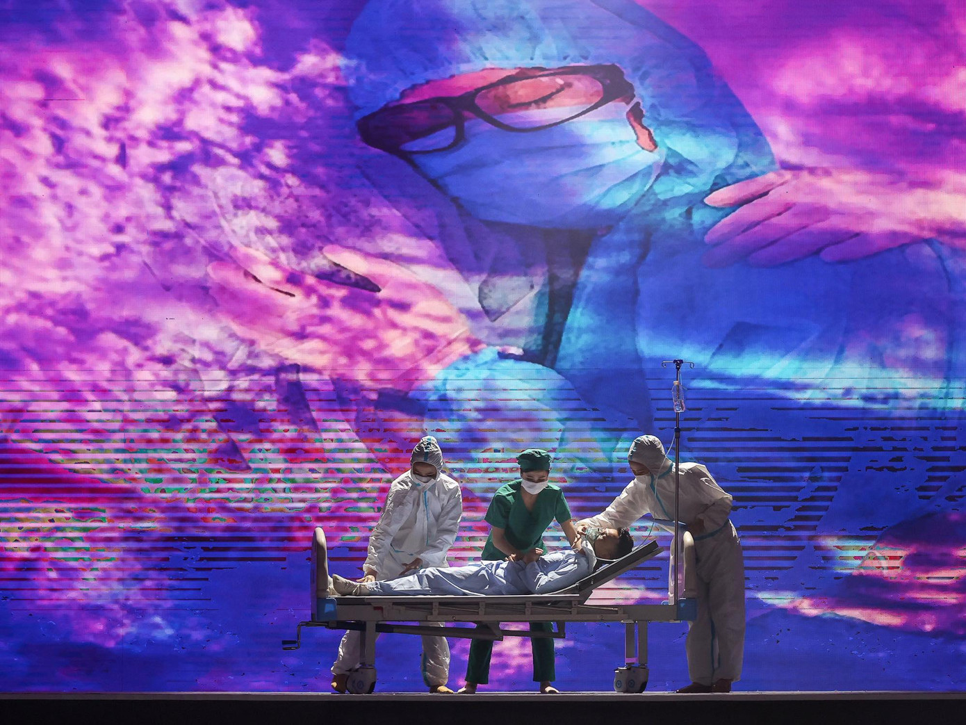 Một tiết mục biểu diễn tại chương trình kỉ niệm tối 27/2. Ảnh: Đoàn Bắc