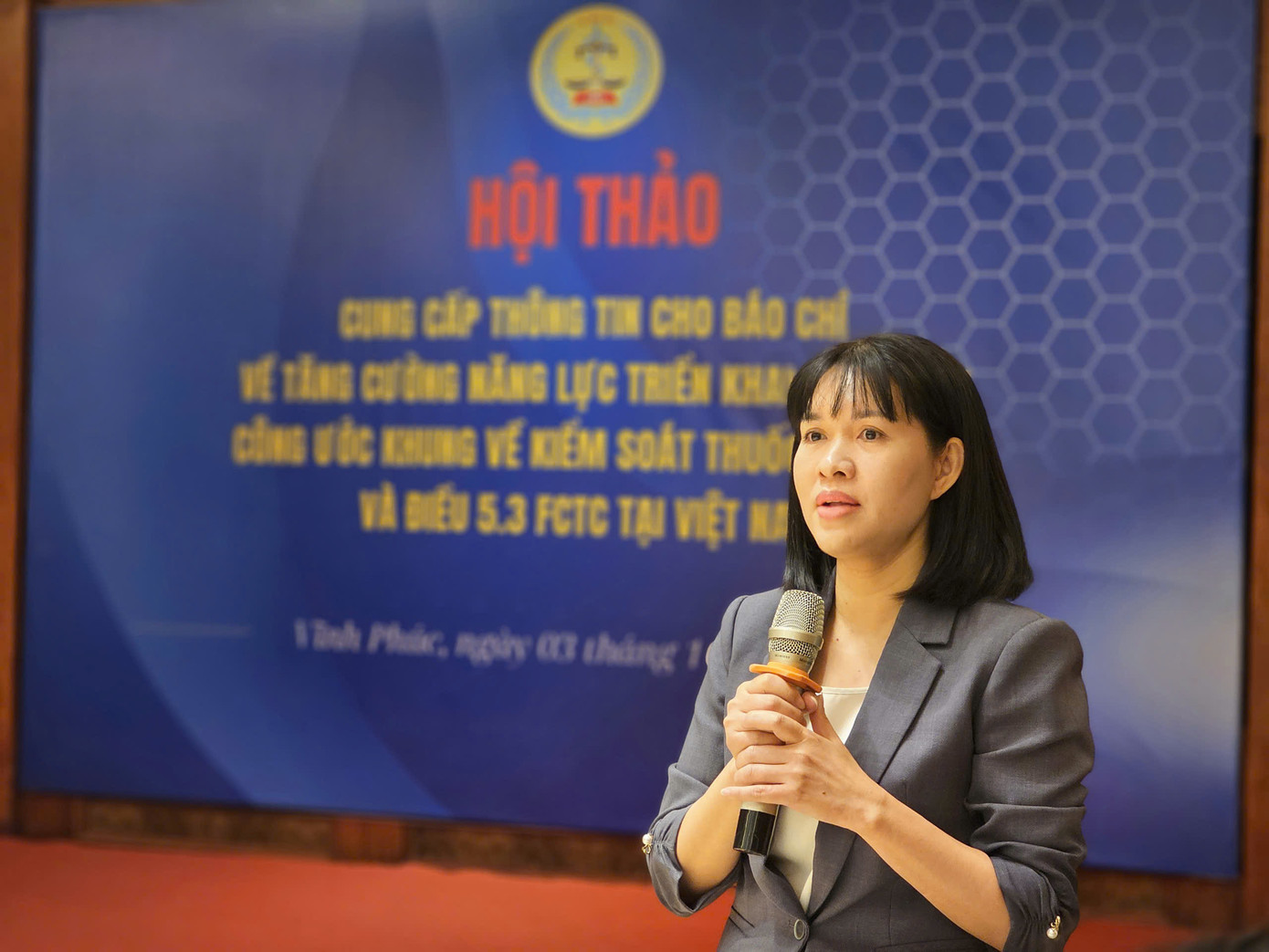 ThS. Đinh Thị Thu Thủy, Phó Vụ trưởng Vụ Pháp chế (Bộ Y tế) phát biểu tại hội thảo ngày 3/10 ThS. Đinh Thị Thu Thủy, Phó Vụ trưởng Vụ Pháp chế (Bộ Y tế) phát biểu tại hội thảo ngày 3/10