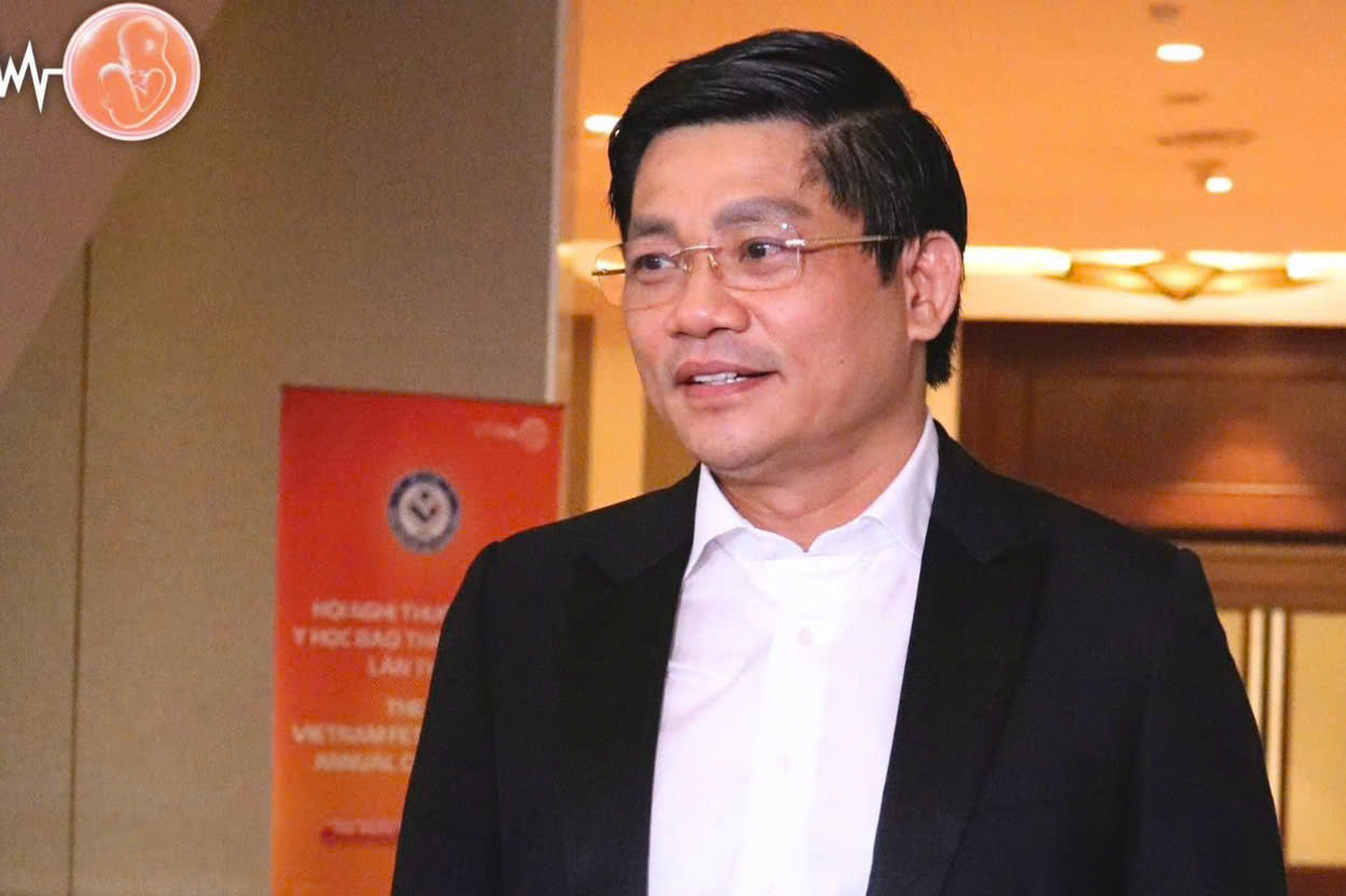 GS.TS Nguyễn Duy Ánh trả lời báo chí bên lề hội nghị. GS.TS Nguyễn Duy Ánh trả lời báo chí bên lề hội nghị.