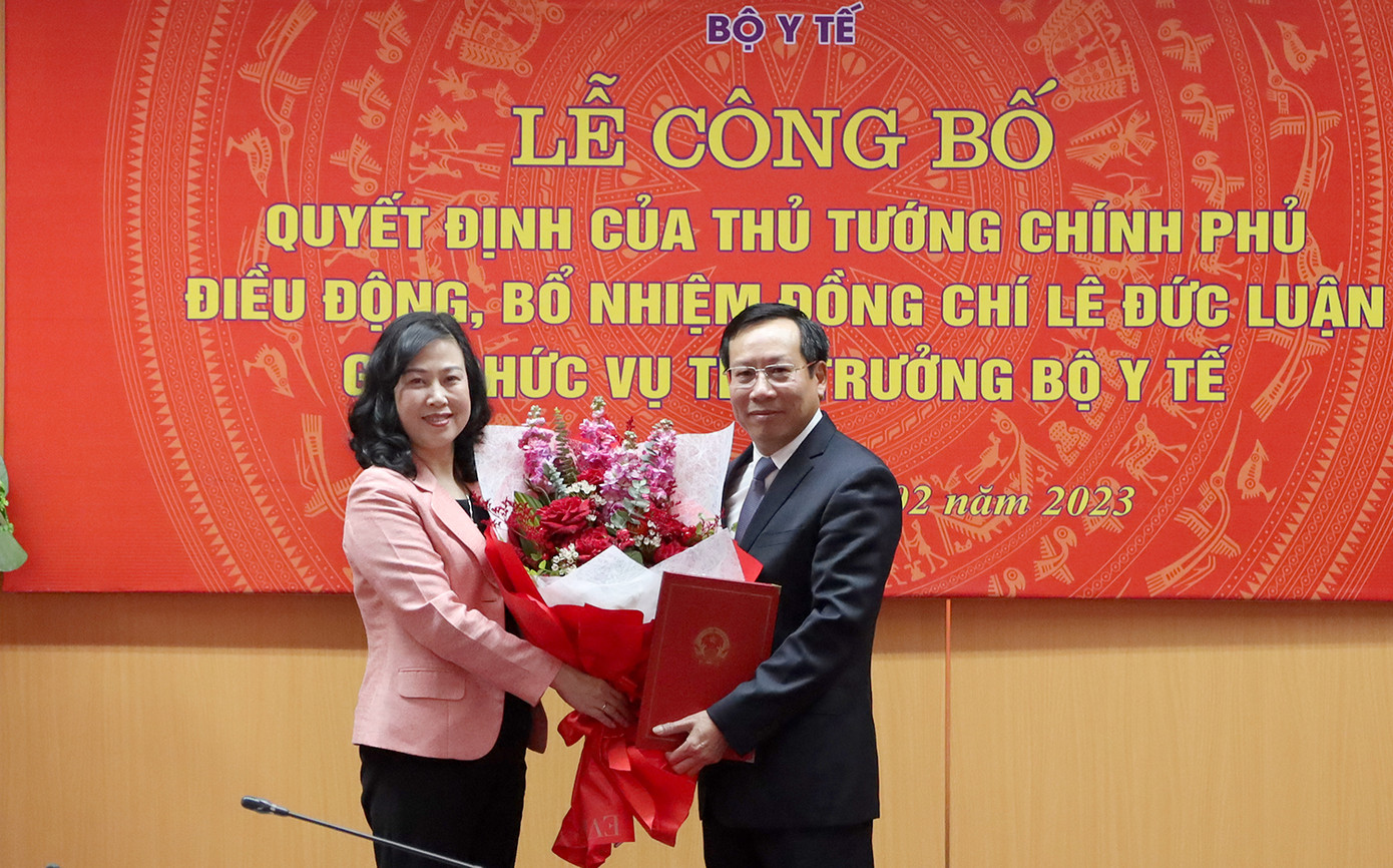 Bộ trưởng Bộ Y tế Đào Hồng Lan trao quyết định điều động, bổ nhiệm ông Lê Đức Luận giữ chức Thứ trưởng Bộ Y tế Bộ trưởng Bộ Y tế Đào Hồng Lan trao quyết định điều động, bổ nhiệm ông Lê Đức Luận giữ chức Thứ trưởng Bộ Y tế