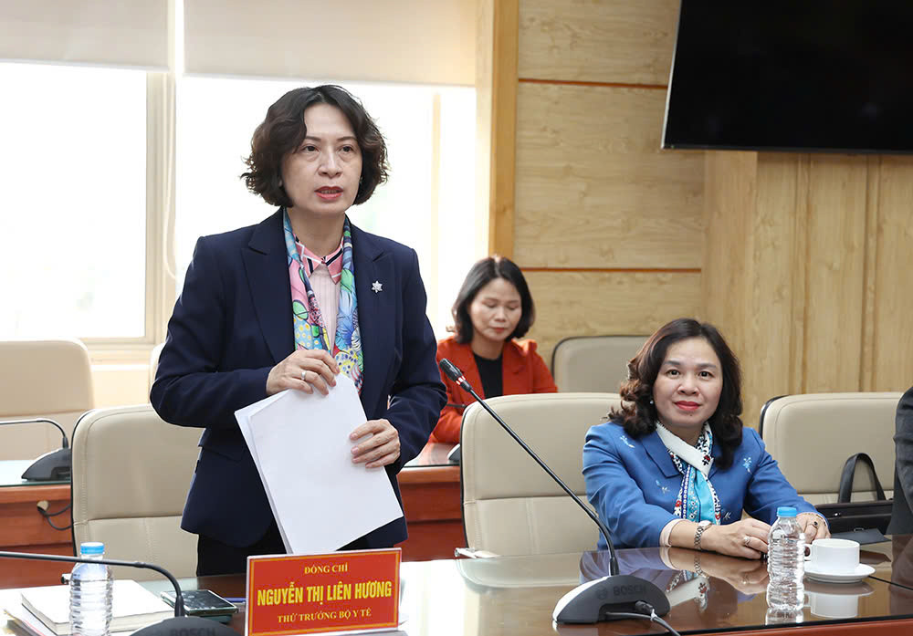 Thứ trưởng Nguyễn Thị Liên Hương phát biểu tại lễ tiếp nhận 500.000 liều vắc xin sởi