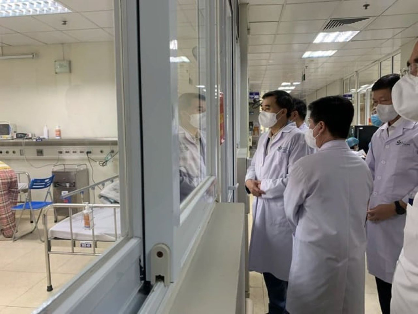 Thứ trưởng Bộ Y tế kiểm tra công tác điều trị bệnh sởi tại BV Nhi T.Ư. Thứ trưởng Bộ Y tế kiểm tra công tác điều trị bệnh sởi tại BV Nhi T.Ư.