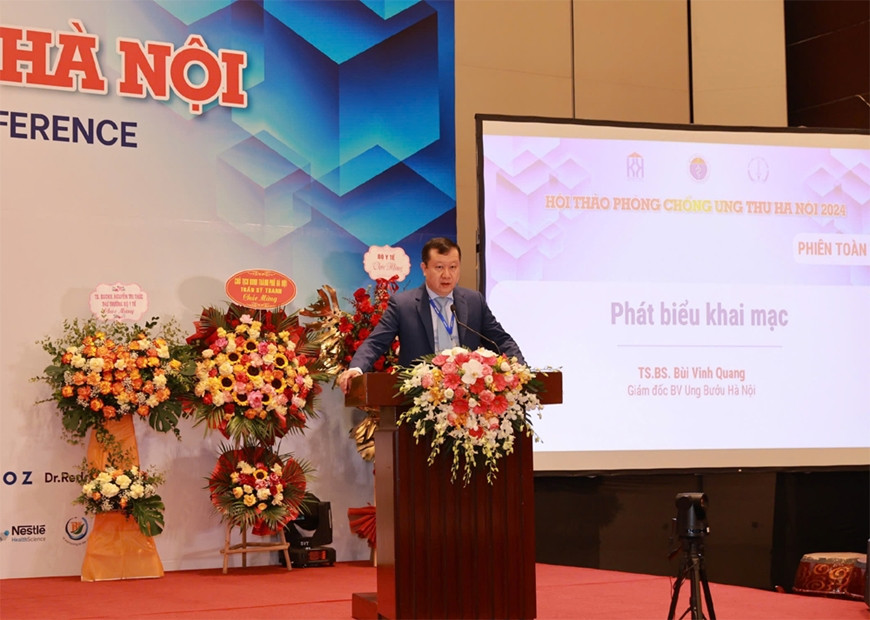TS Bùi Vinh Quang, Giám đốc Bệnh viện Ung bướu Hà Nội phát biểu tại Hội thảo TS Bùi Vinh Quang, Giám đốc Bệnh viện Ung bướu Hà Nội phát biểu tại Hội thảo