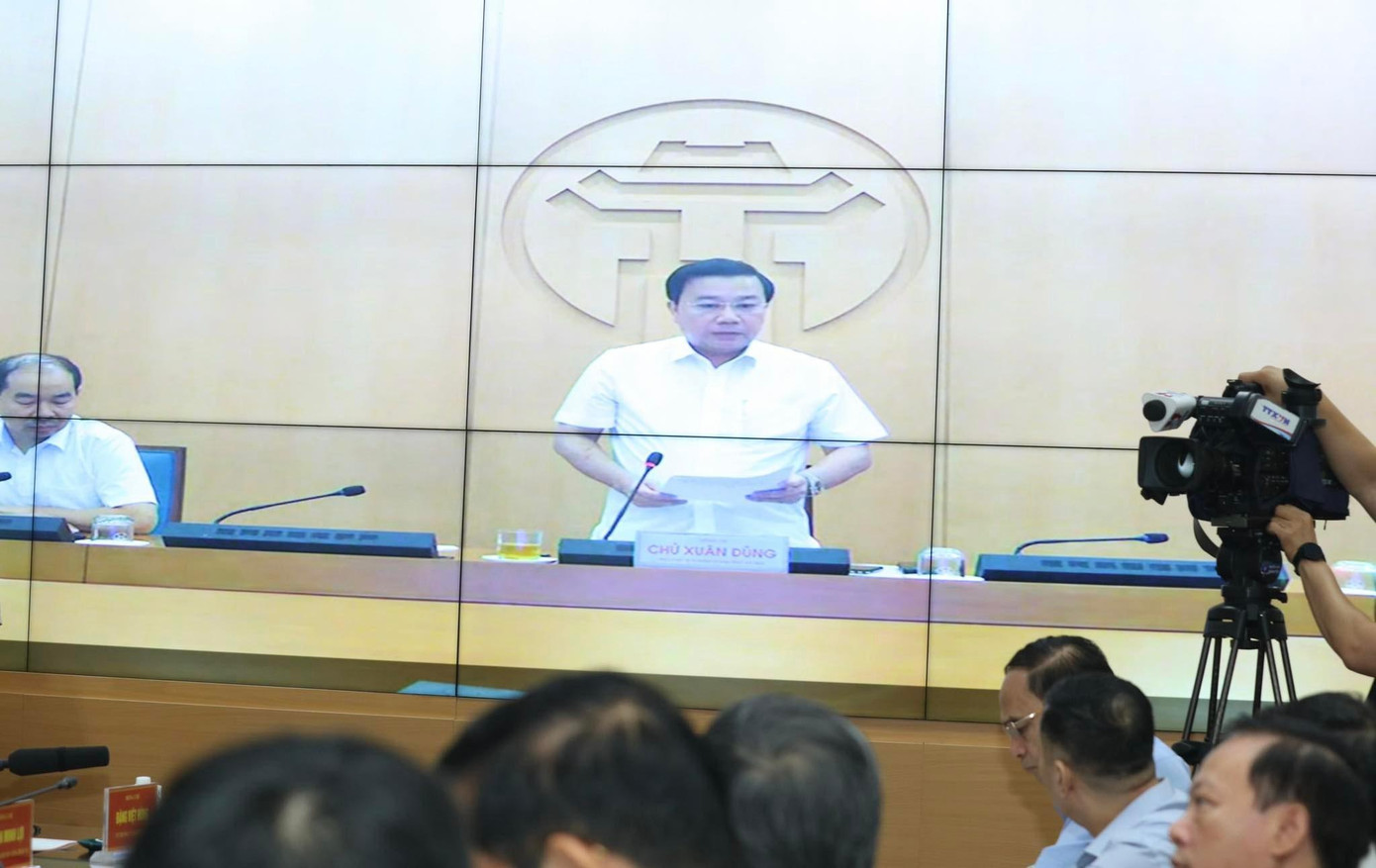 Đồng chí Chử Xuân Dũng, Phó Chủ tịch UBND thành phố Hà Nội phát biểu tại hội nghị. Ảnh: Như Ý