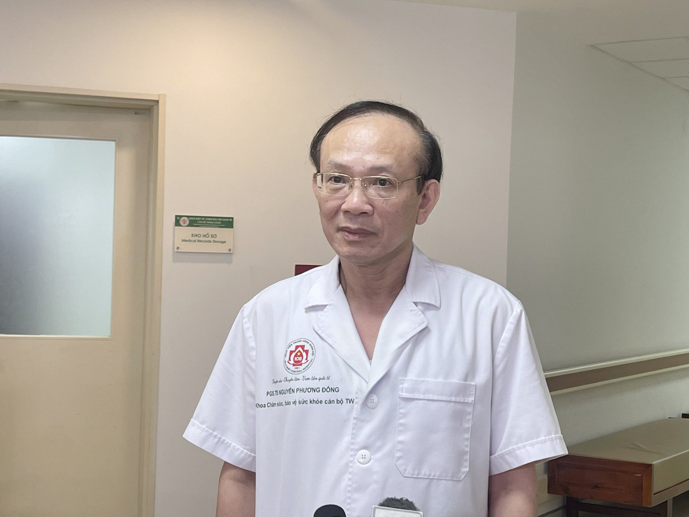 Đại tá PGS.TS Nguyễn Phương Đông – Nguyên Chủ nhiệm Khoa Bảo vệ, chăm sóc sức khoẻ cán bộ Trung ương, người trực tiếp điều trị cho TBT