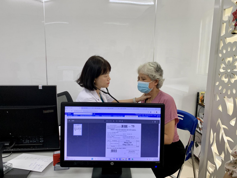 Các bệnh viện sẽ áp dụng đơn thuốc điện tử để tránh lạm dụng, kê sai thuốc. Các bệnh viện sẽ áp dụng đơn thuốc điện tử để tránh lạm dụng, kê sai thuốc.