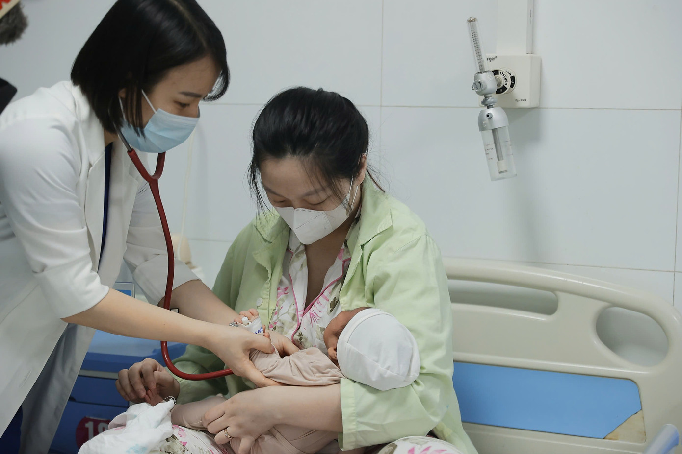 BV Thanh Nhàn tiếp nhận nhiều bệnh nhi mắc bệnh truyền nhiễm. BV Thanh Nhàn tiếp nhận nhiều bệnh nhi mắc bệnh truyền nhiễm.