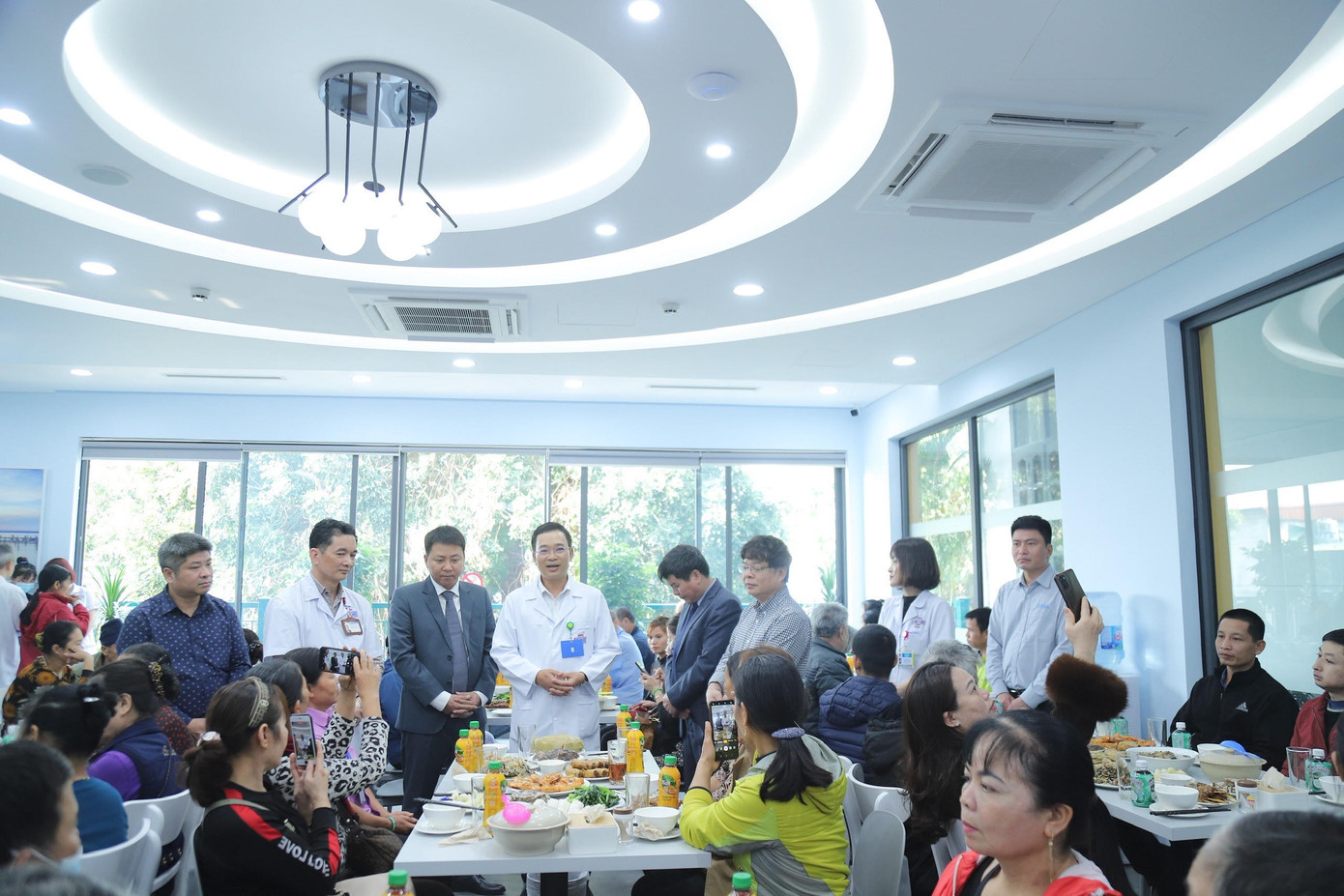 Bữa cơm tất niên của các bệnh nhân đang điều trị tại Bệnh viện K