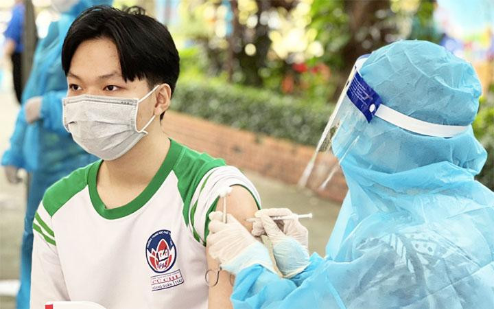 Tổng số liều vắc xin đã được tiêm đến nay là 215.022.051 liều Tổng số liều vắc xin đã được tiêm đến nay là 215.022.051 liều