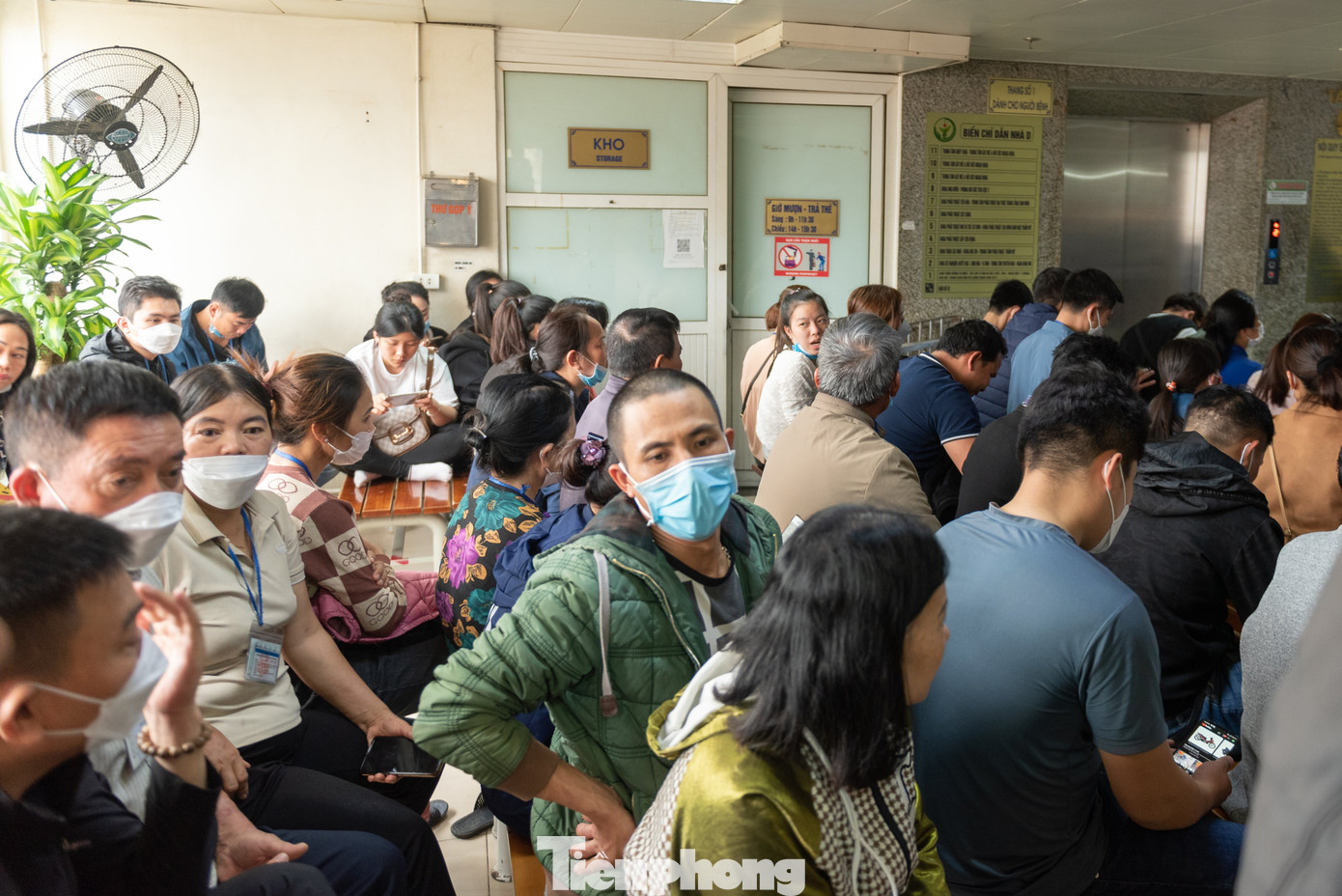 Bệnh nhân và người nhà lo lắng trước thông tin Bệnh viện Việt Đức hoãn nhiều ca mổ