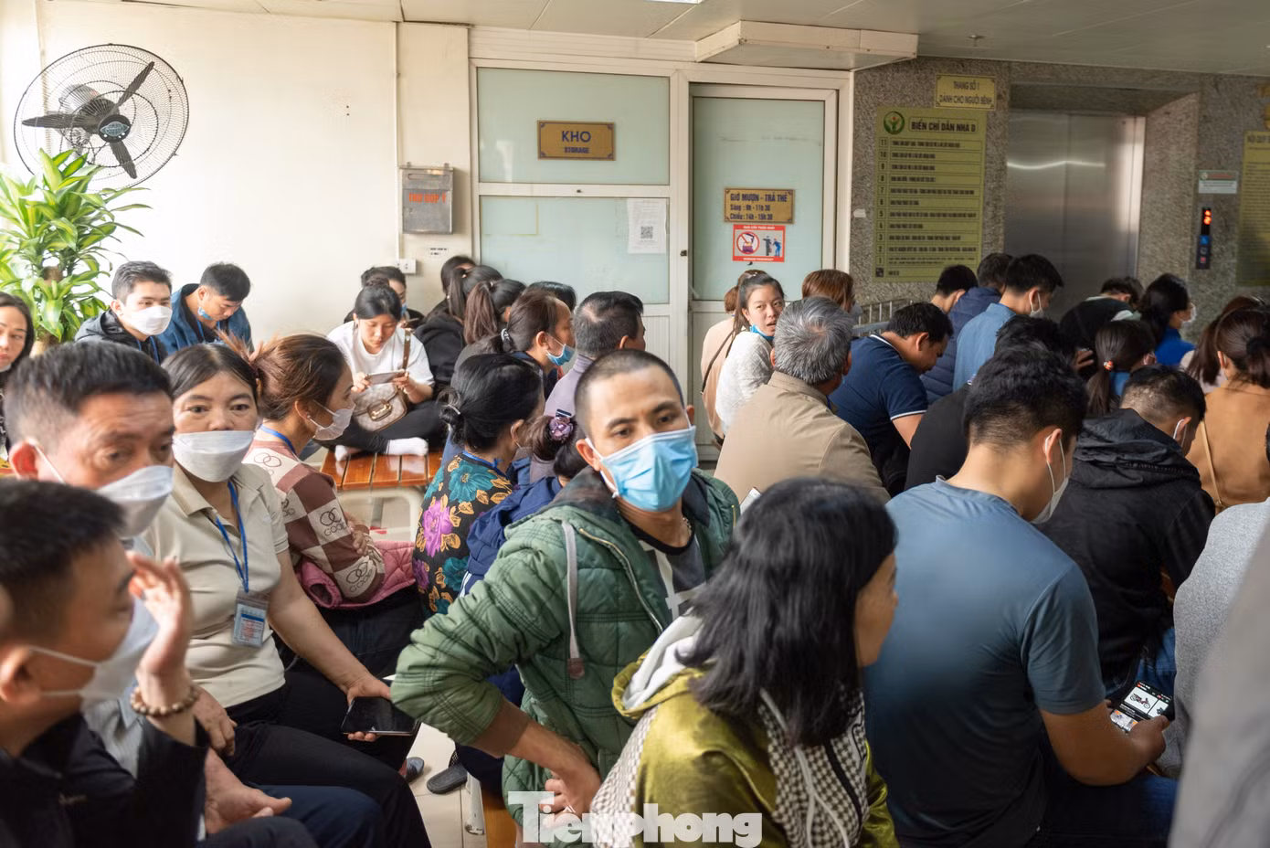 Bệnh nhân và người nhà lo lắng trước thông tin Bệnh viện Việt Đức hoãn nhiều ca mổ