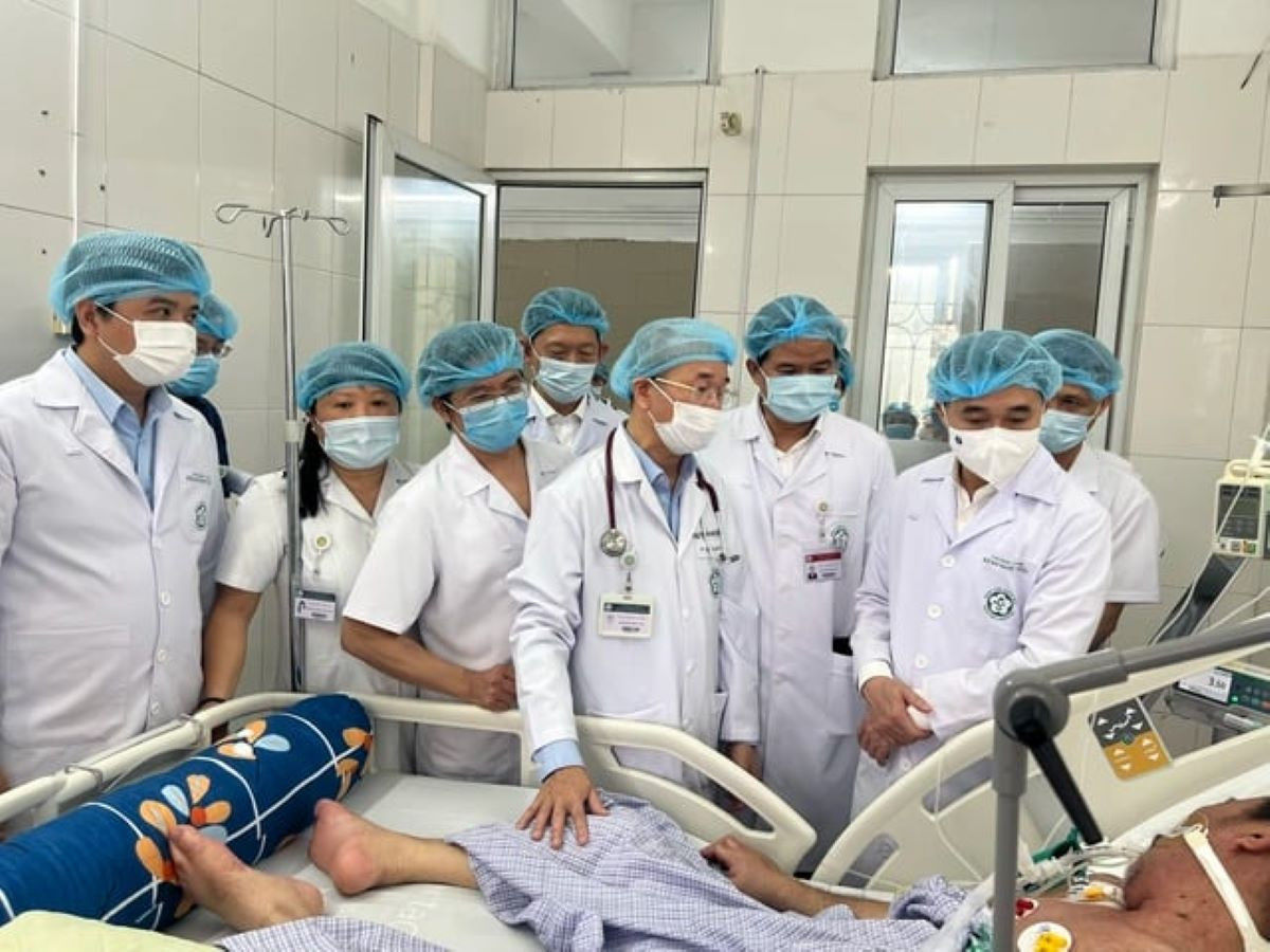 Đoàn công tác của Bộ Y tế kiểm tra công tác phòng và điều trị sởi tại BV Bạch Mai. Đoàn công tác của Bộ Y tế kiểm tra công tác phòng và điều trị sởi tại BV Bạch Mai.