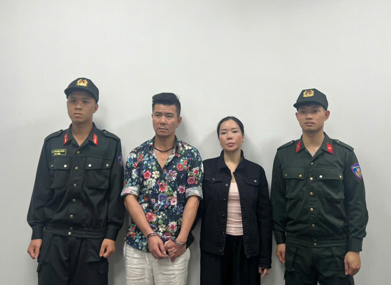 Vợ chồng Nguyễn Thị Mai Anh tại cơ quan công an (Ảnh: Công an Hà Nội). Vợ chồng Nguyễn Thị Mai Anh tại cơ quan công an (Ảnh: Công an Hà Nội).