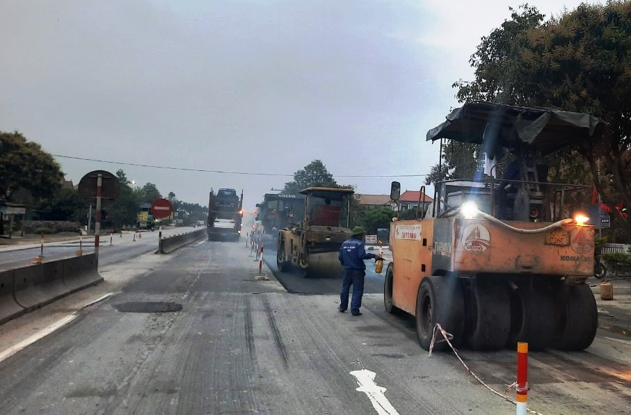 Công tác duy tu các đoạn tuyến trên QL1 đang được Chi nhánh BOT tuyến tránh Vinh (thuộc Tập đoàn Cienco4) rốt ráo triển khai. Công tác duy tu các đoạn tuyến trên QL1 đang được Chi nhánh BOT tuyến tránh Vinh (thuộc Tập đoàn Cienco4) rốt ráo triển khai.