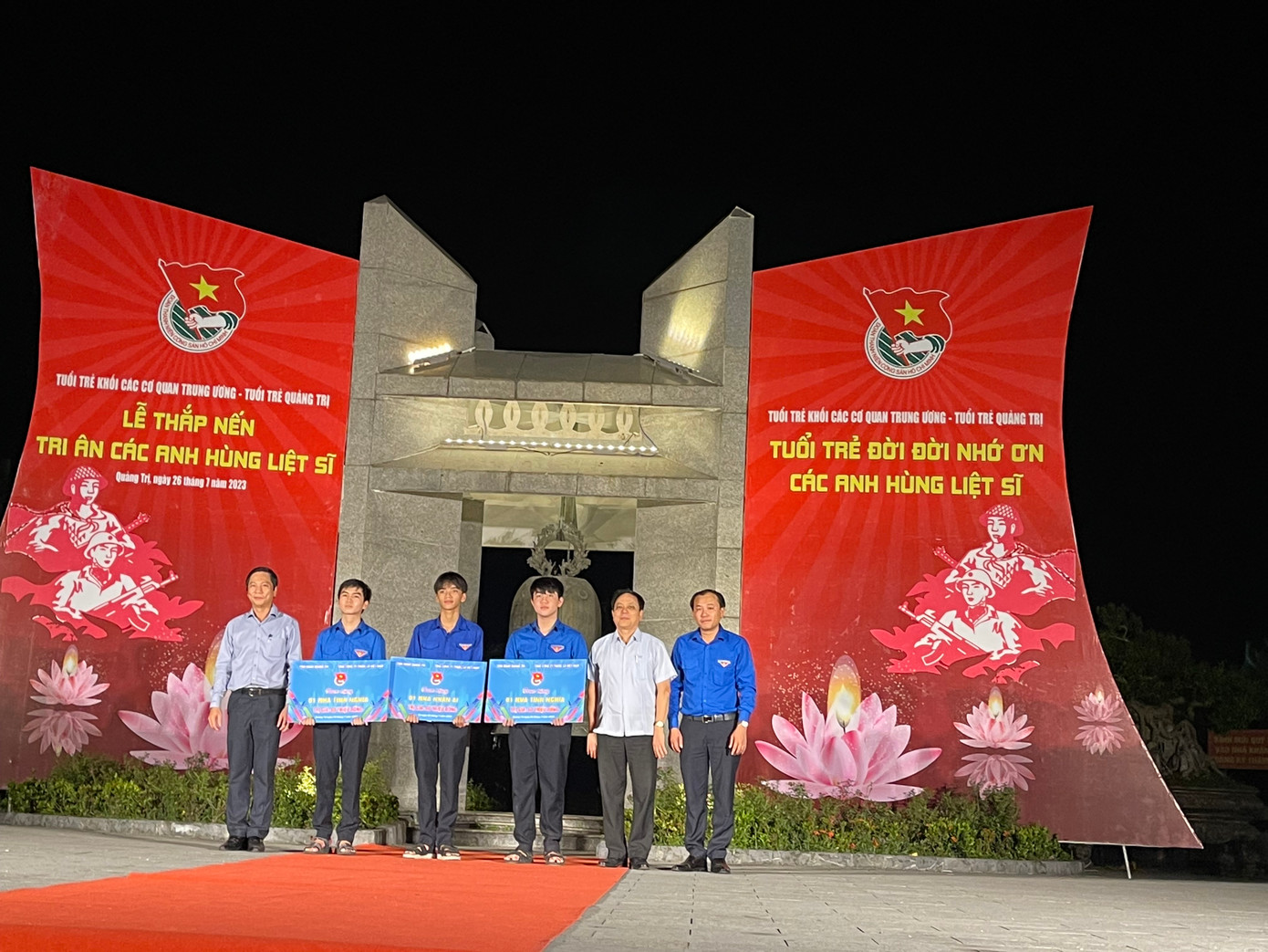 Trao nhà tình nghĩa tặng gia đình chính sách ở 2 huyện miền núi Đakrông và Hướng Hóa. Trao nhà tình nghĩa tặng gia đình chính sách ở 2 huyện miền núi Đakrông và Hướng Hóa.