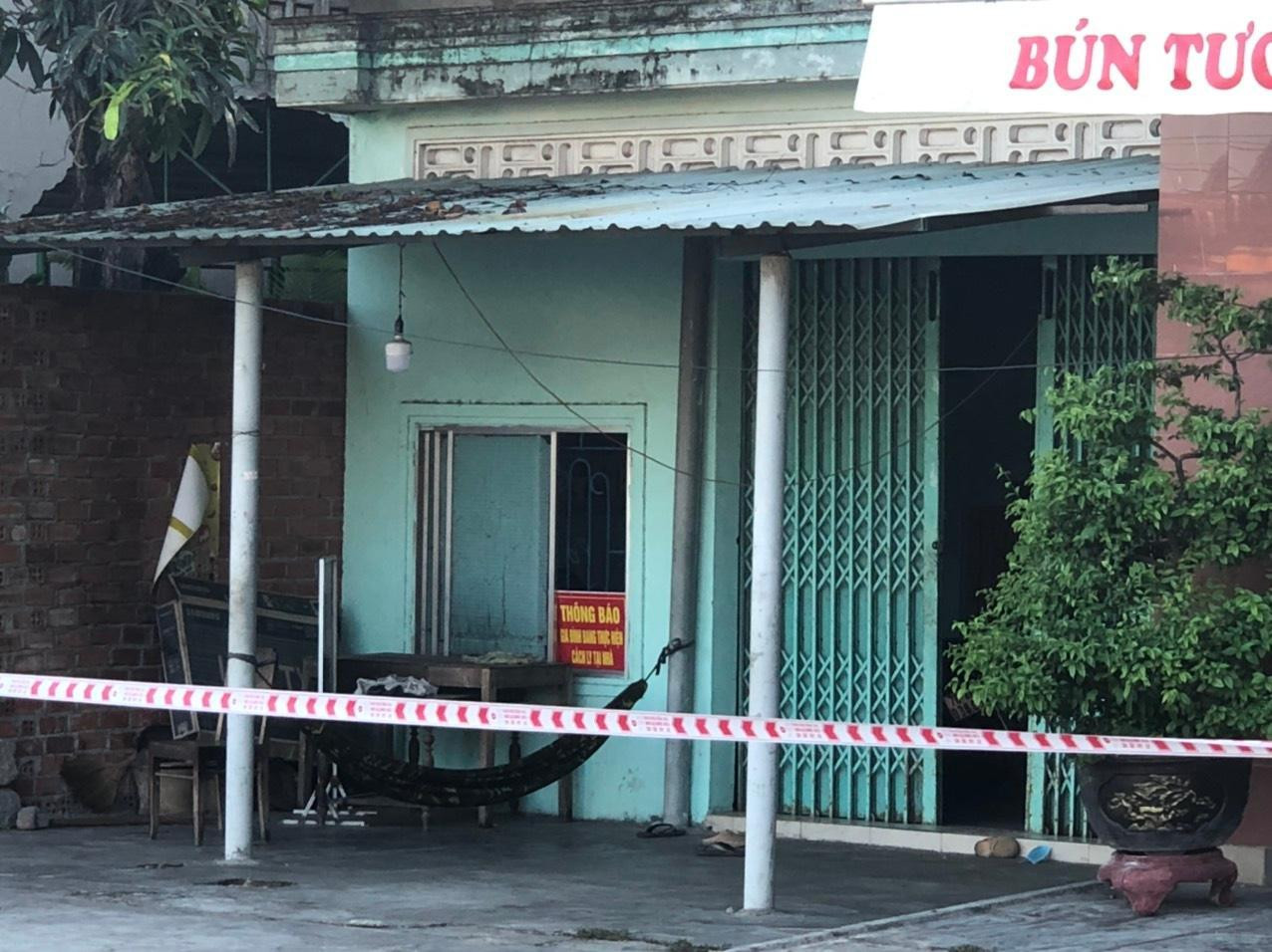 Phú Yên phong toả nhà có người nghi mắc COVID - 19 ở xã Bình Kiến, TP. Tuy Hoà. Ảnh CTV.