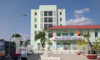 Ca mắc COVID - 19 đang được điều trị tại Bệnh viện Bệnh nhiệt đới Khánh Hoà. Ảnh LỮ HỒ.