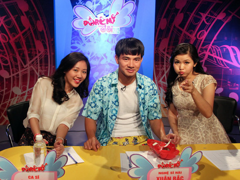 Ban giám khảo Đồ Rê Mí 2013: ca sĩ Văn Mai Hương, nghệ sĩ hài Xuân Bắc, giảng viên thanh nhạc Đặng Châu Anh