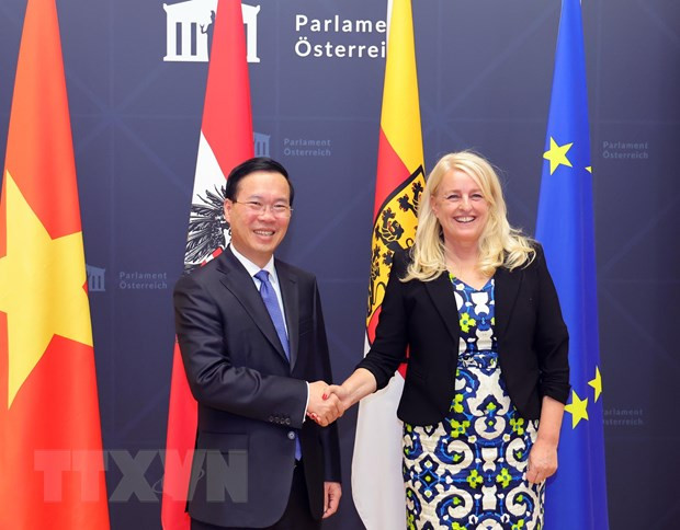 Chủ tịch nước Võ Văn Thưởng gặp Chủ tịch Thượng viện Áo Claudia Arpa. (Ảnh: Thống Nhất/TTXVN)