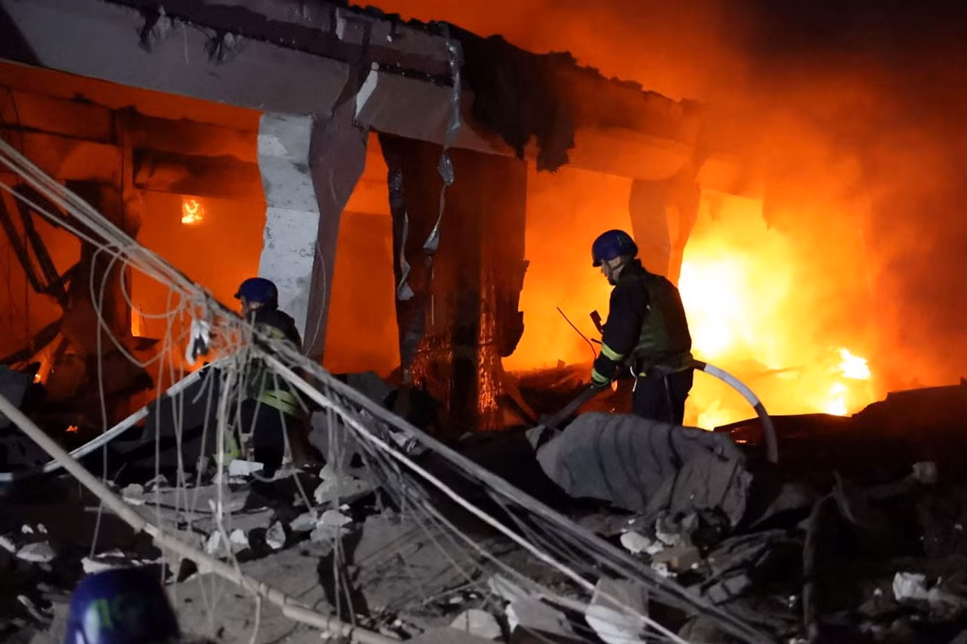 Một công trình bị hư hại trong cuộc không kích nhằm vào Dnepr hôm 28/7. Ảnh: Reuters Một công trình bị hư hại trong cuộc không kích nhằm vào Dnepr hôm 28/7. Ảnh: Reuters