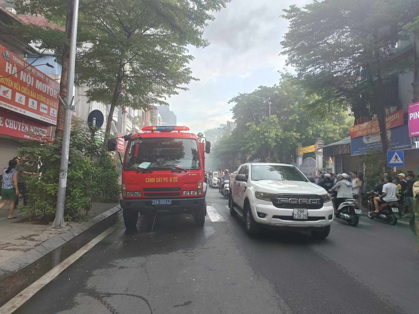 Xe chữa cháy tại hiện trường. Ảnh: Thanh Hà