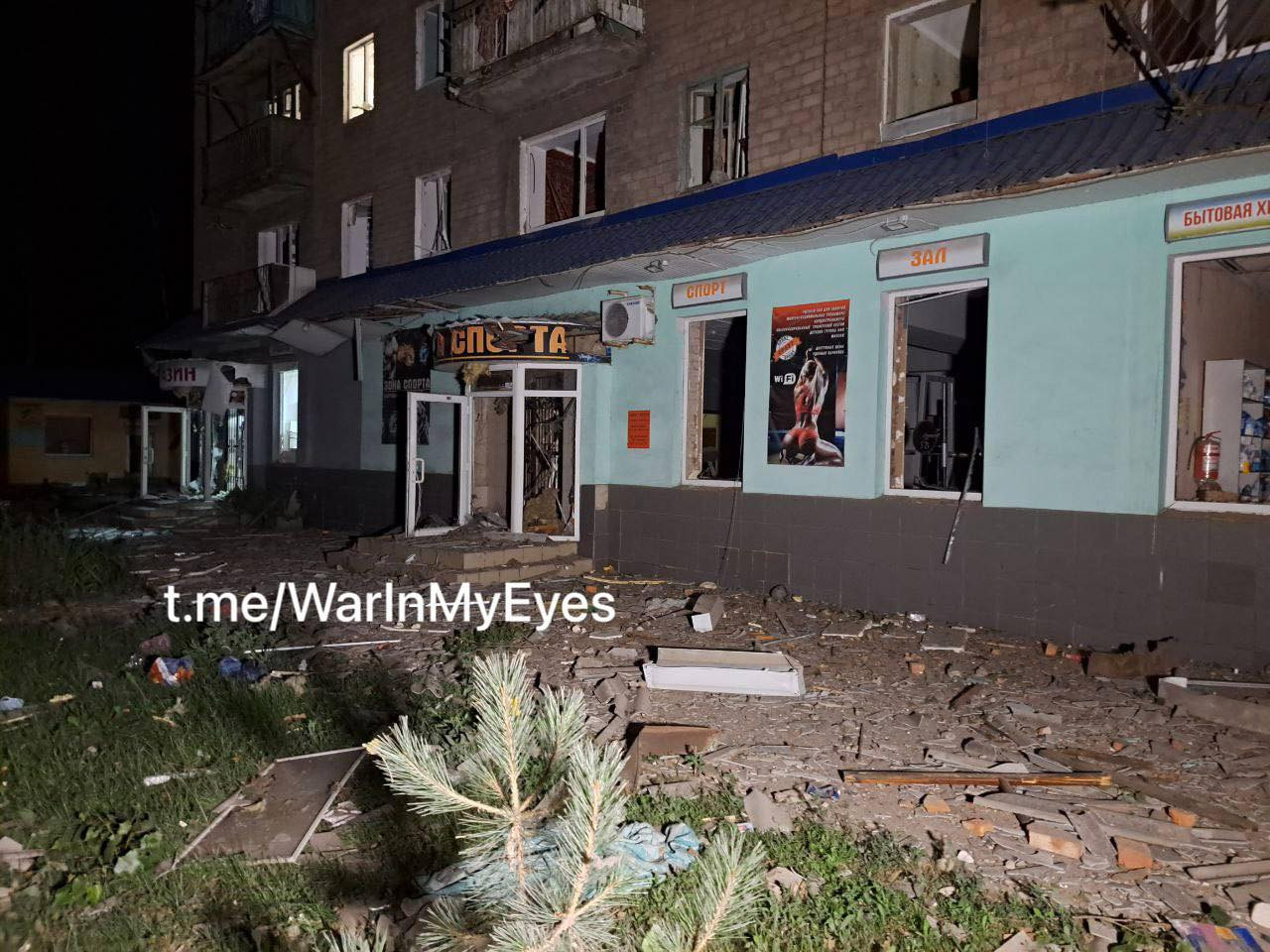 Nhiều công trình bị hư hại sau vụ pháo kích. Ảnh: Telegram