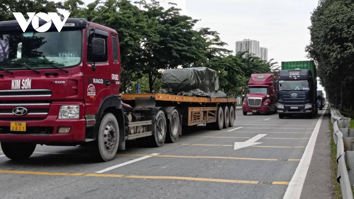 Người dân mong ngành chức năng có giải pháp phù hợp để xử lý các gờ giảm tốc được cho là đặt sai vị trí (Ảnh: V.Đ)