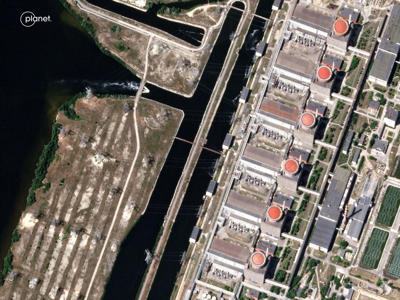 Hình ảnh vệ tinh nhà máy điện hạt nhân Zaporozhye. Ảnh: Reuters