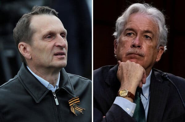 Ông Sergey Naryshkin (trái) và ông William Burns (phải). Ảnh: NY Times