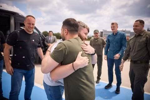 Các chỉ huy Ukraine về nước cùng Tổng thống Zelensky. Ảnh: Reuters