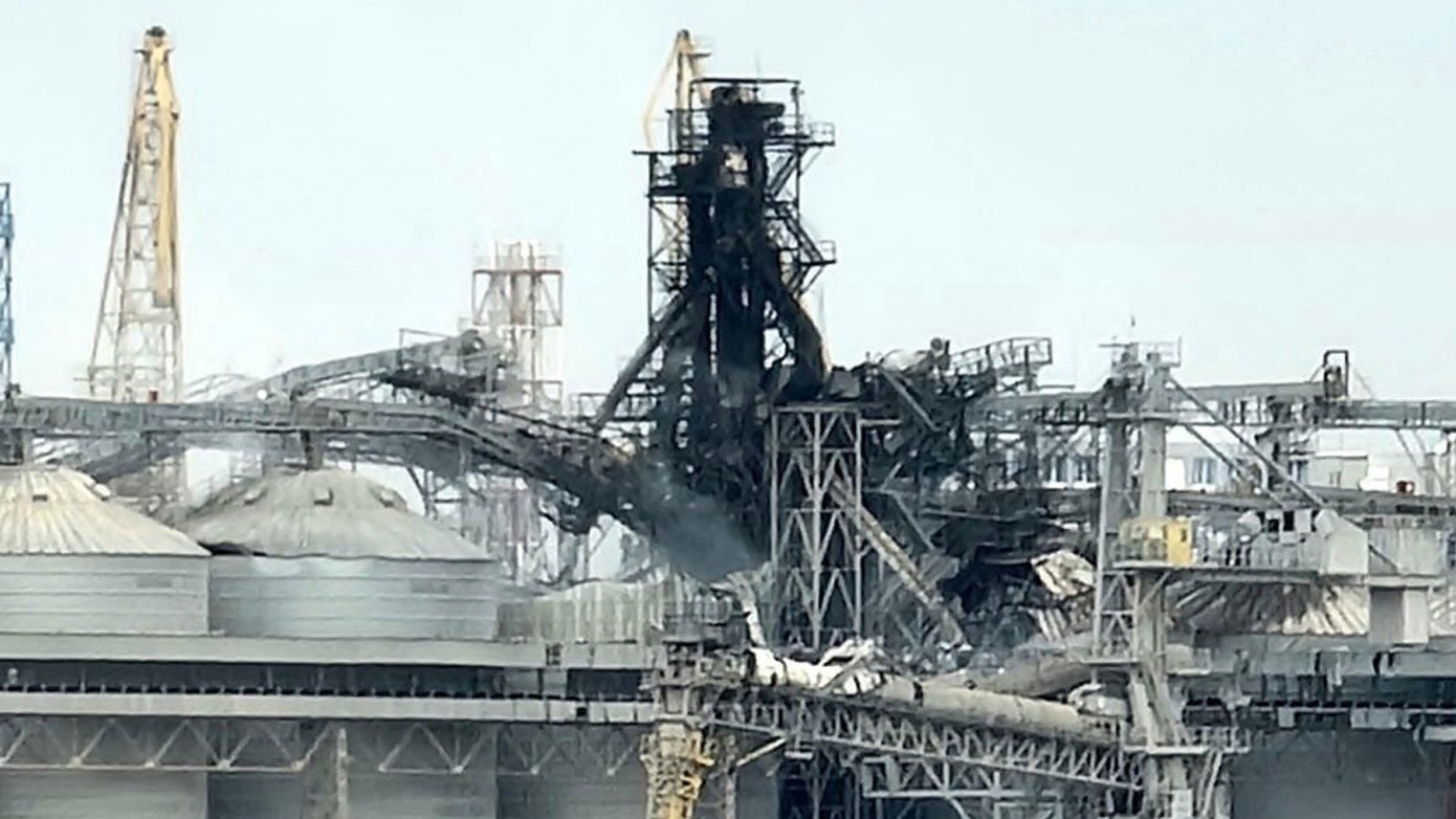 Một công trình tại cảng Odessa bị hư hại ngày 19/7. Ảnh: CNN Một công trình tại cảng Odessa bị hư hại ngày 19/7. Ảnh: CNN