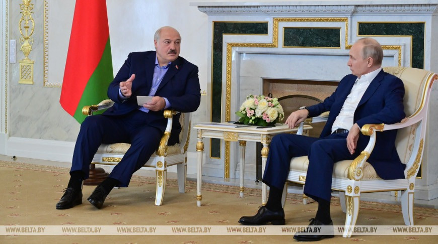 Tổng thống Nga Putin và Tổng thống Belarus Lukashenko gặp nhau ngày 23/7. Ảnh: BelTA Tổng thống Nga Putin và Tổng thống Belarus Lukashenko gặp nhau ngày 23/7. Ảnh: BelTA