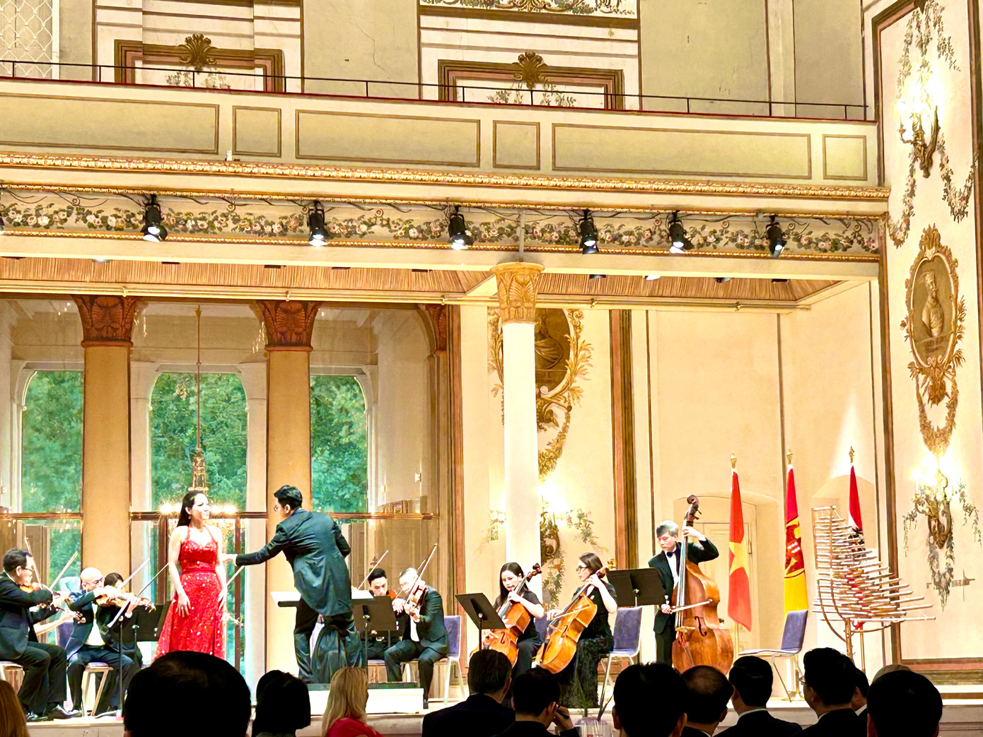 Dàn nhạc thính phòng Hà Nội biểu diễn tại phòng hoà nhạc Haydn – Saad, Áo. Ảnh Lê Xuân Sơn