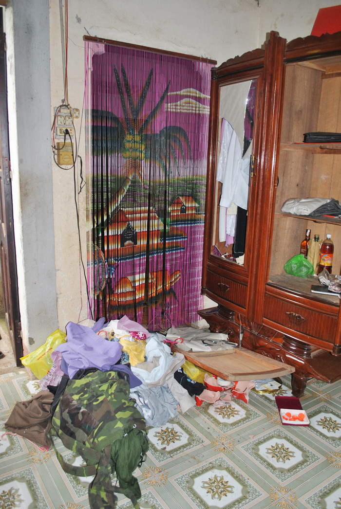 Tủ quần áo bị trộm đập nát