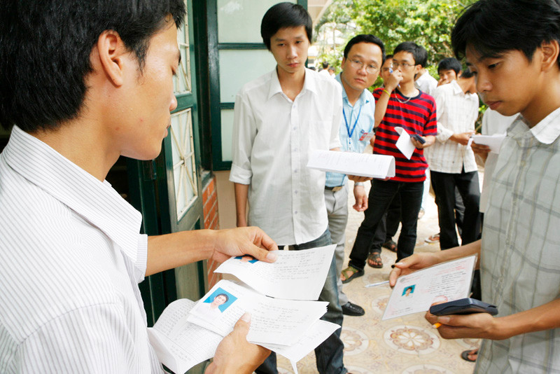 Kỳ tuyển sinh năm 2012 có thêm khối thi A1. Ảnh: Hồng Vĩnh