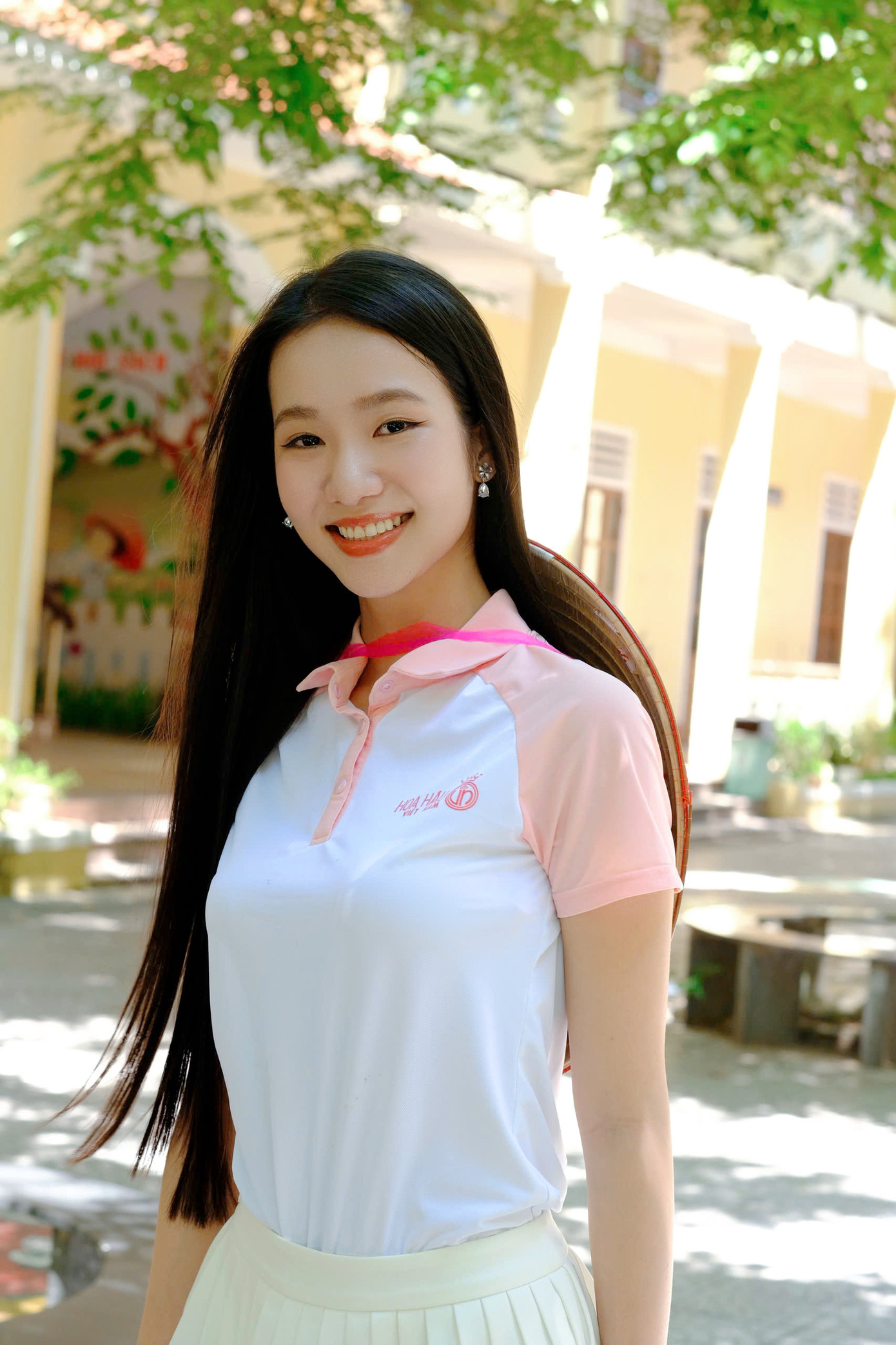 Thí sinh Nguyễn Phương Nhi cho biết trong thời gian ngắn trở về nhà, cô ăn nhiều hơn để có vóc dáng đầy đặn, khỏe khoắn. "Trong hành trình 3 tháng tham gia cuộc thi Hoa hậu Việt Nam 2024, tôi đã học được sự bản lĩnh, bình tĩnh khi xử lý tình huống. Tôi đã gặp được phiên bản tốt hơn của chính mình", cô nói.