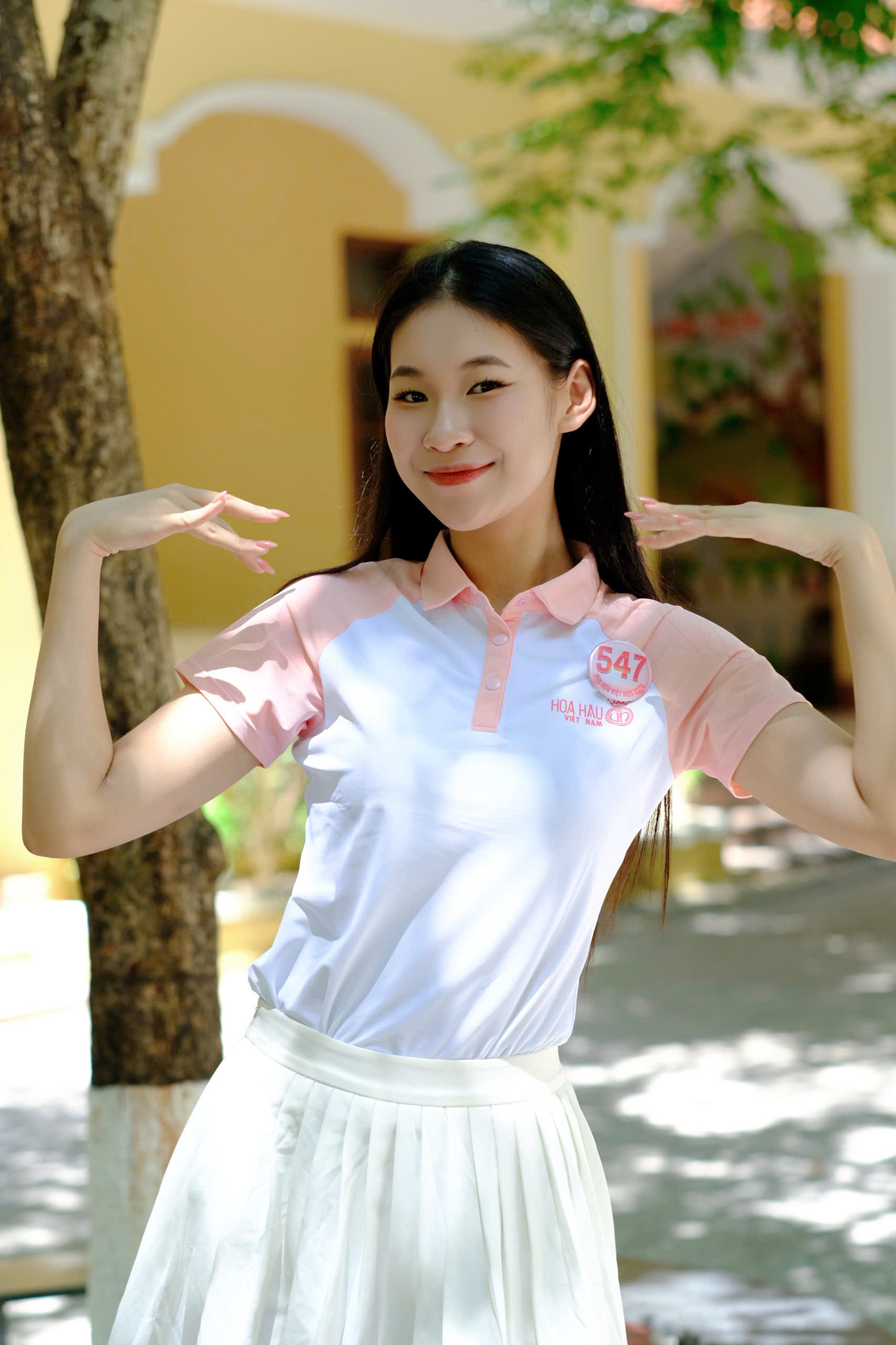 Thí sinh Hoàng Thị Hiền Nhi chia sẻ trong quãng thời gian tạm nghỉ, cô tập trung rèn luyện kỹ năng biểu cảm để đôi mắt có hồn hơn khi lên sân khấu. "Trước đây, tôi chưa có nhiều kỹ năng catwalk nhưng tôi tin rằng mình sẽ gây được ấn tượng với khán giả trong đêm chung kết", cô nói.