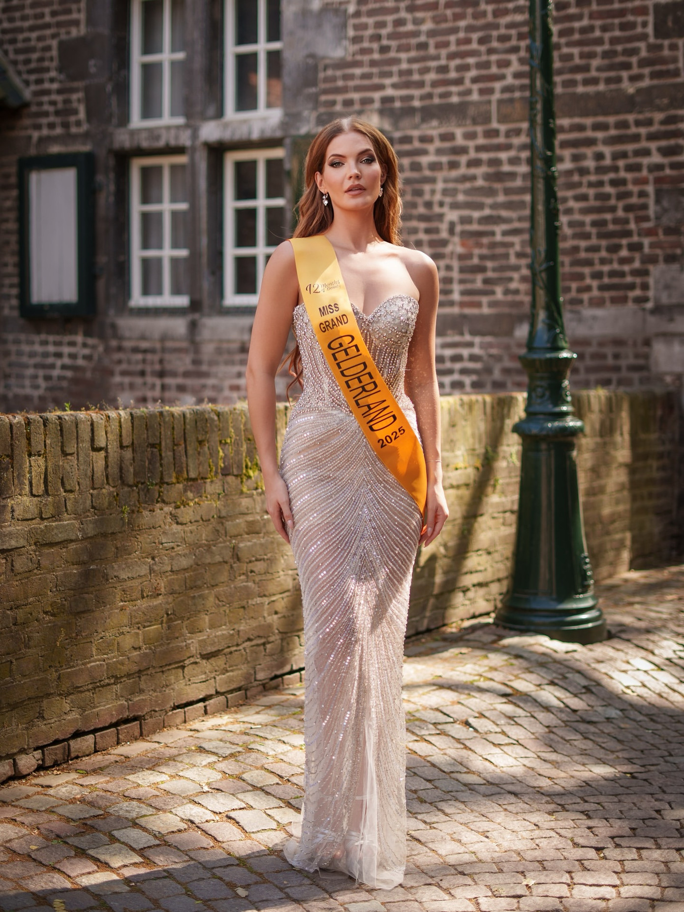 "Chiếc vương miện này không chỉ tượng trưng cho vẻ đẹp, mà còn là sự kiên trì và sức mạnh của việc không bao giờ bỏ cuộc", người đẹp chia sẻ.