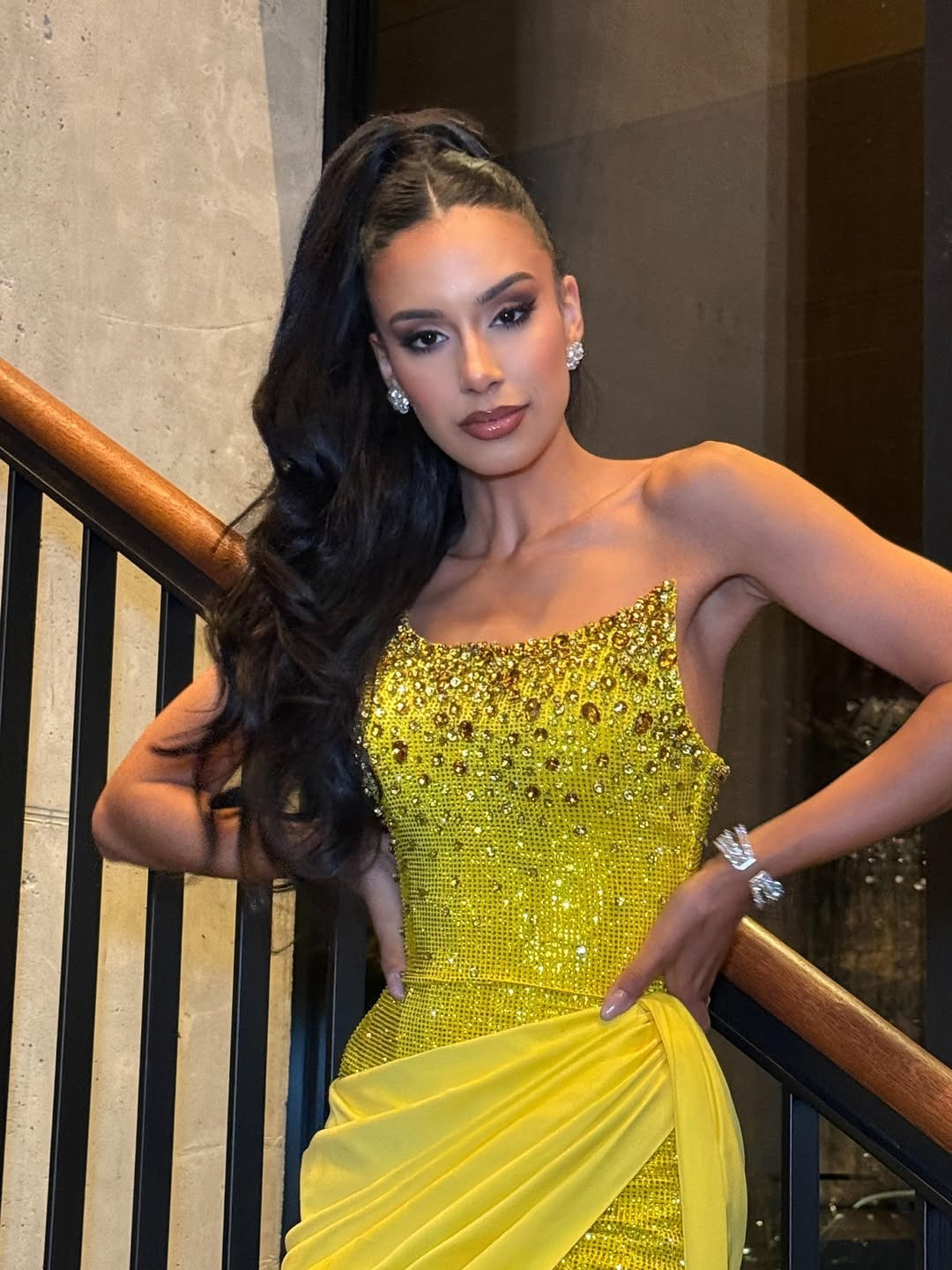 Đại diện Cộng hòa Dominica - Karibel Perez - là ứng viên sáng giá khu vực châu Mỹ. Cô là người mẫu, MC, đã tốt nghiệp loại xuất sắc bằng Quản trị kinh doanh tại Phoenix, Arizona. Người đẹp đam mê du lịch, yêu thích động vật. Cô đã thành lập Sueños Diamantes - tổ chức từ thiện cung cấp thức ăn và nơi trú ẩn cho động vật hoang dã.